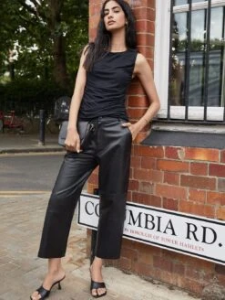 Nala LENZING™ ECOVERO™ Top | Caviar Black