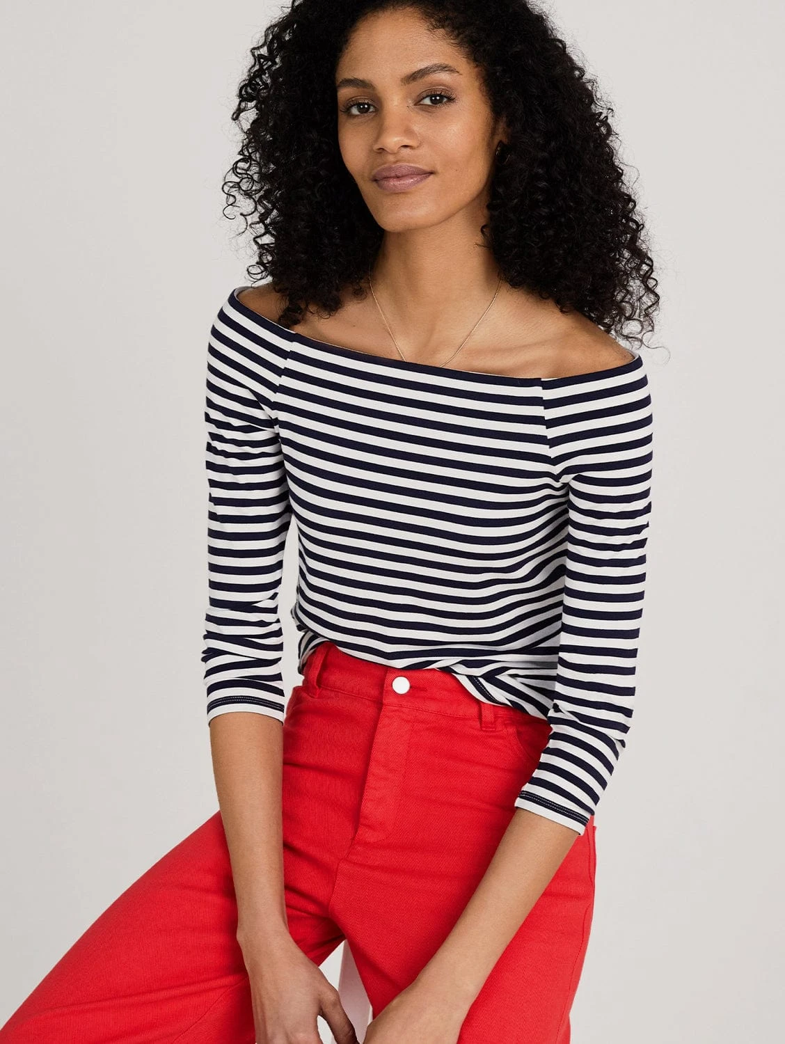 Daniella LENZING™ ECOVERO™ Top | Soft White & Classic Navy 3 Daniella LENZING™ ECOVERO™ Top | Soft White & Classic Navy