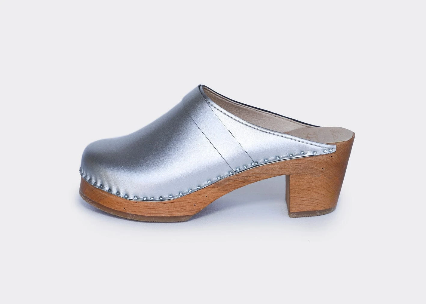 Da Vinci Apple Leather Vegan Mid-Heel Clogs | Silver 9 Da Vinci Apple Leather Vegan Mid-Heel Clogs | Silver - Image 7