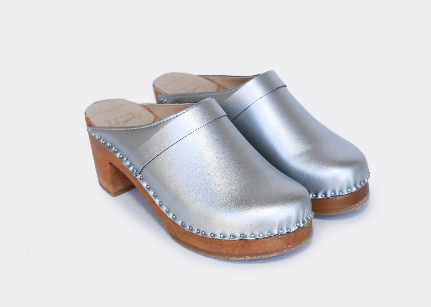 Da Vinci Apple Leather Vegan Mid-Heel Clogs | Silver 6 Da Vinci Apple Leather Vegan Mid-Heel Clogs | Silver - Image 4