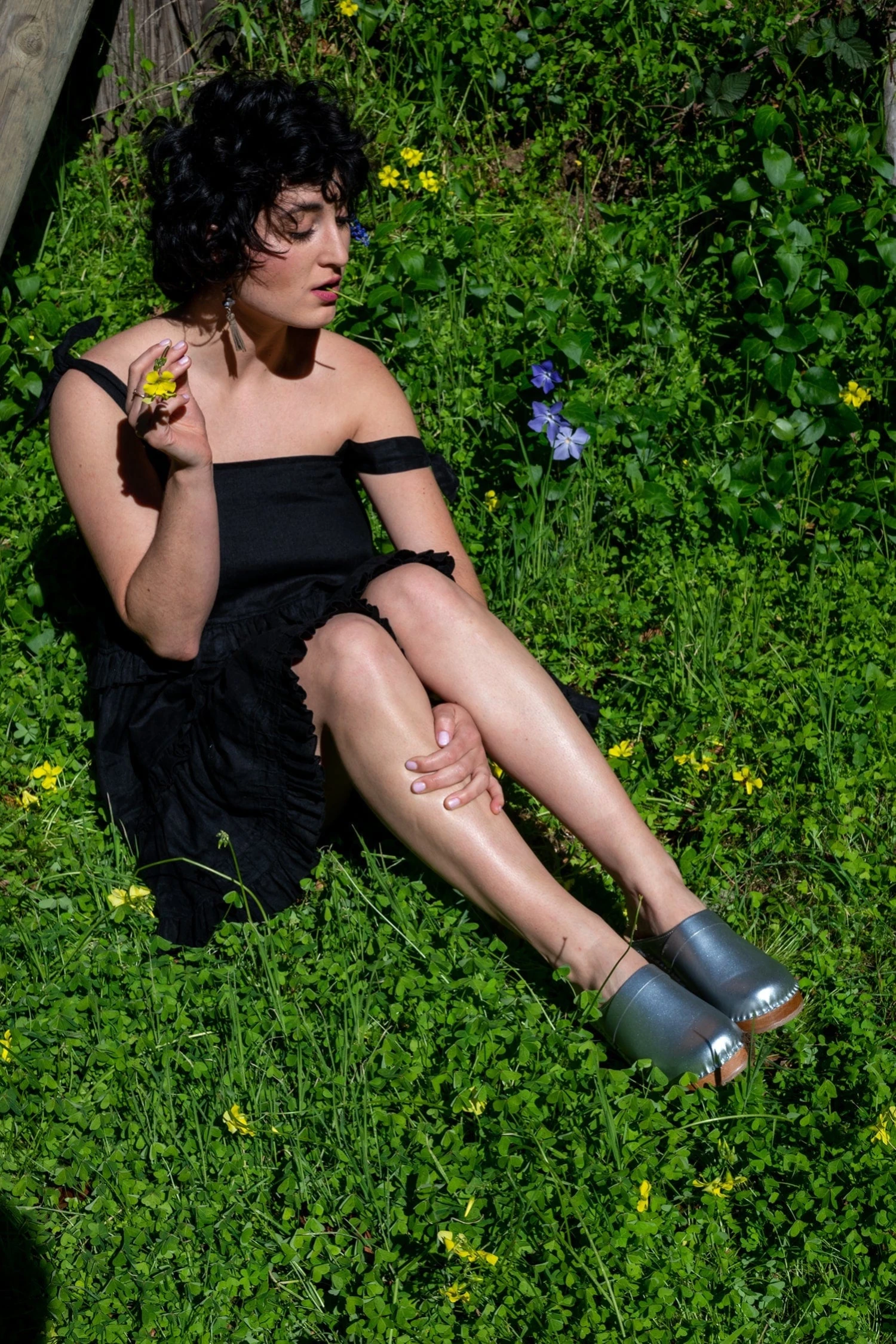 Da Vinci Apple Leather Vegan Mid-Heel Clogs | Silver 5 Da Vinci Apple Leather Vegan Mid-Heel Clogs | Silver - Image 3